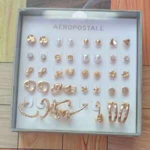 Aeropostale Gold Earring Set